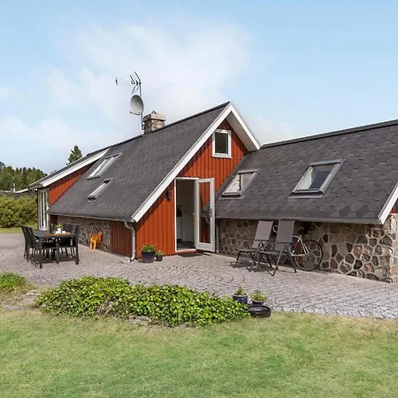 4 Bedroom Amazing In Glesborg